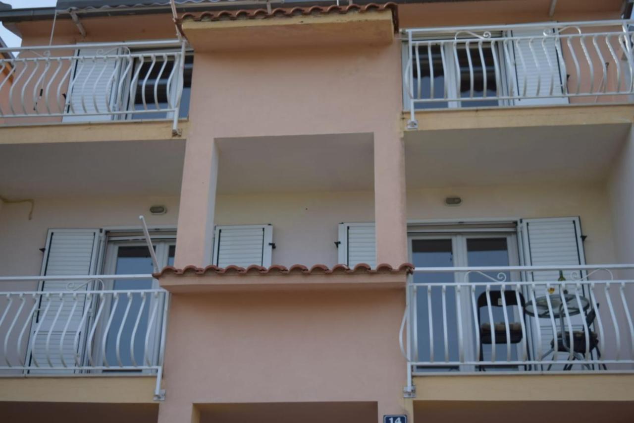 Apartments Marta Kaštel Novi Exteriér fotografie