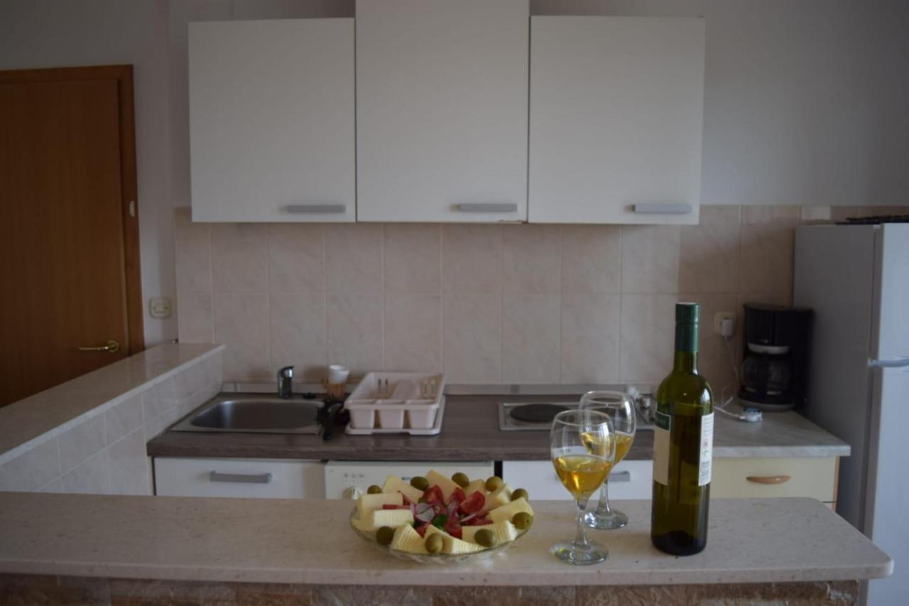 Apartments Marta Kaštel Novi Exteriér fotografie