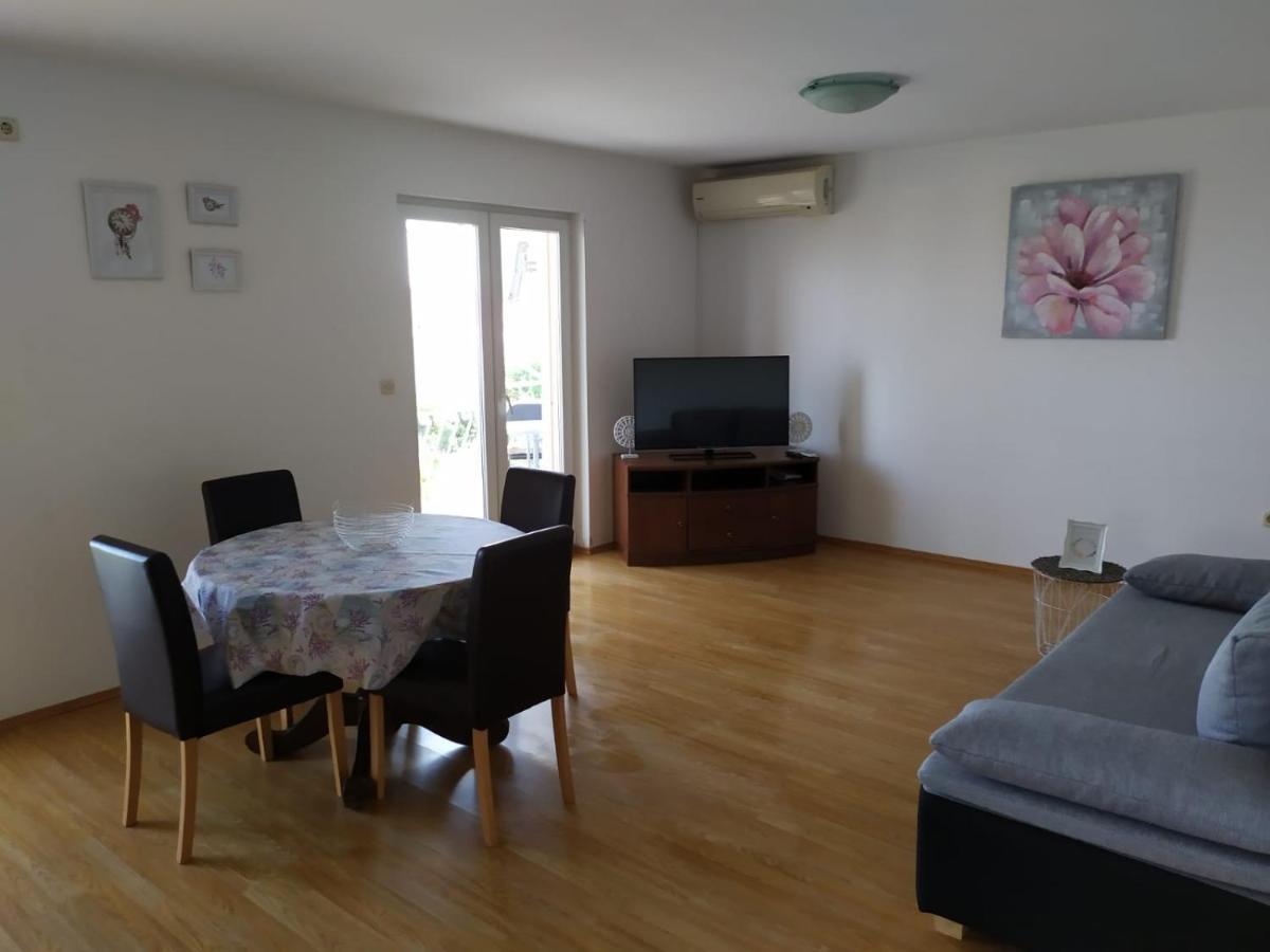Apartments Marta Kaštel Novi Exteriér fotografie