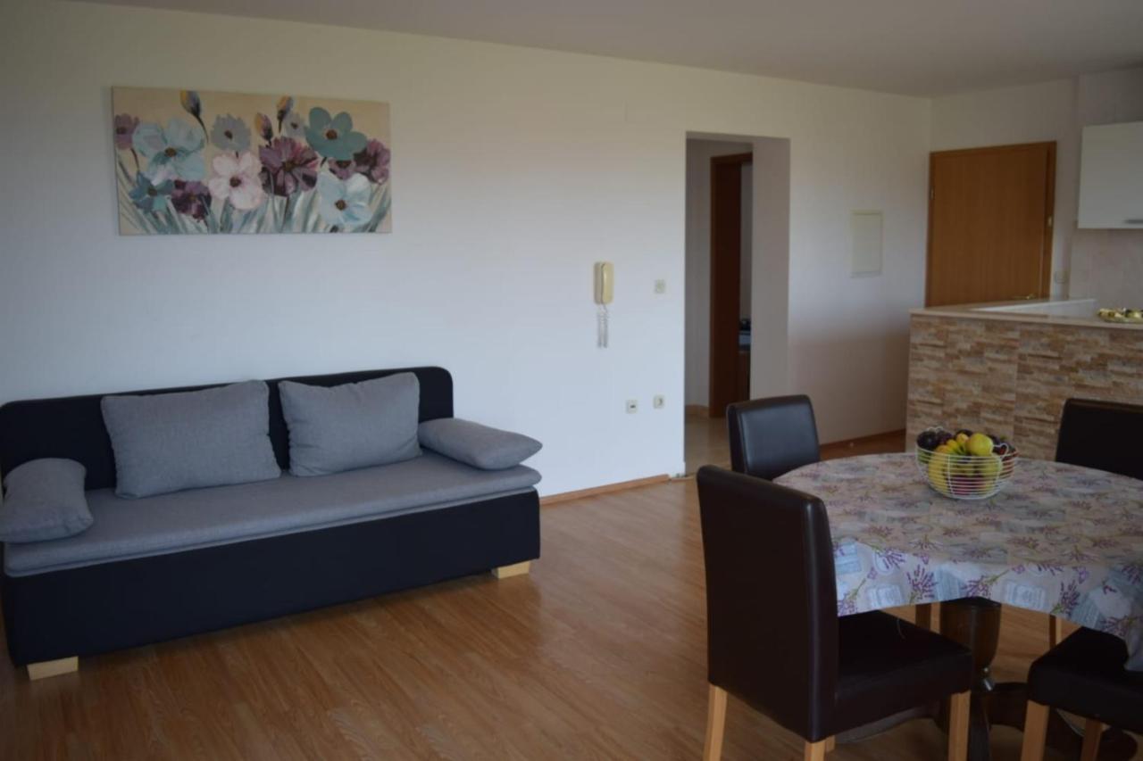 Apartments Marta Kaštel Novi Exteriér fotografie