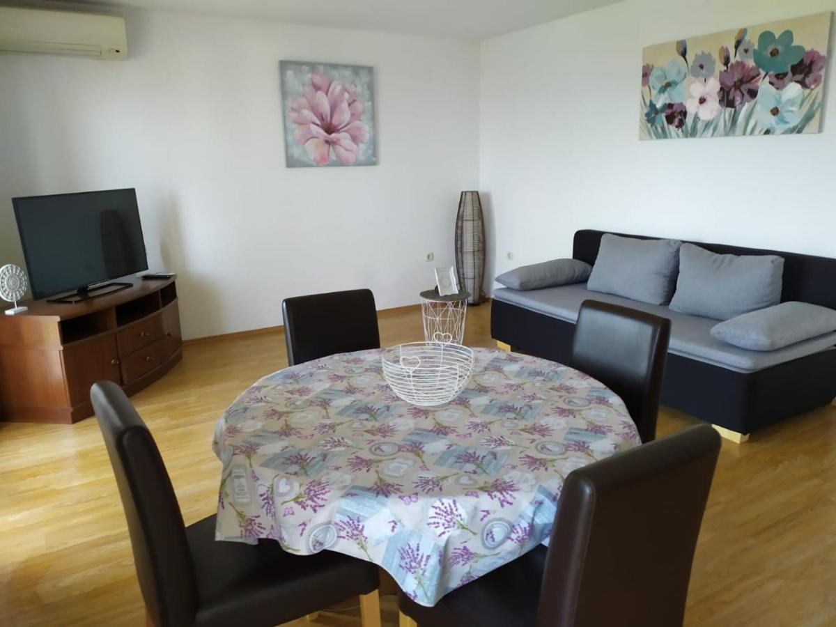 Apartments Marta Kaštel Novi Exteriér fotografie