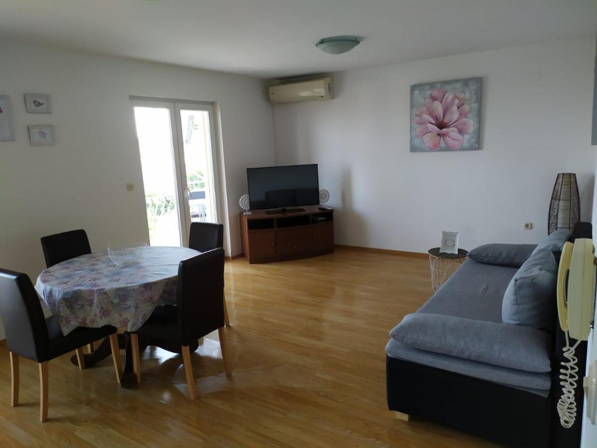 Apartments Marta Kaštel Novi Exteriér fotografie